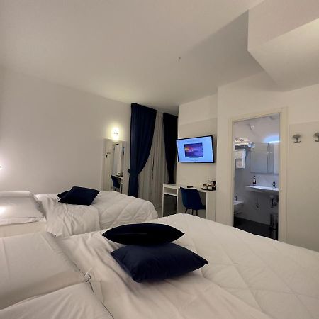 Hotel Smart Cruise チビタベッキア エクステリア 写真
