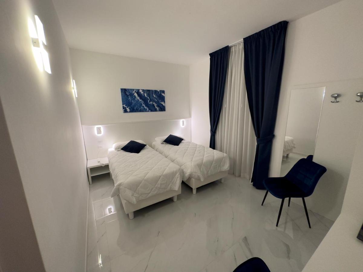 Hotel Smart Cruise チビタベッキア エクステリア 写真
