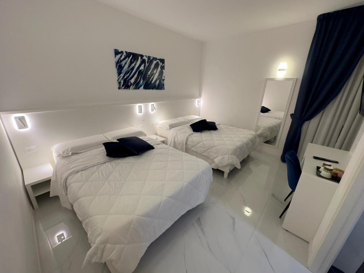 Hotel Smart Cruise チビタベッキア エクステリア 写真