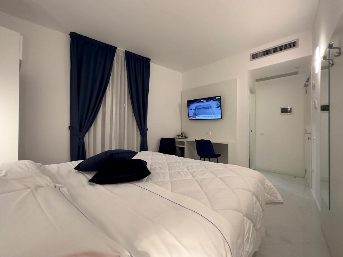 Hotel Smart Cruise チビタベッキア エクステリア 写真
