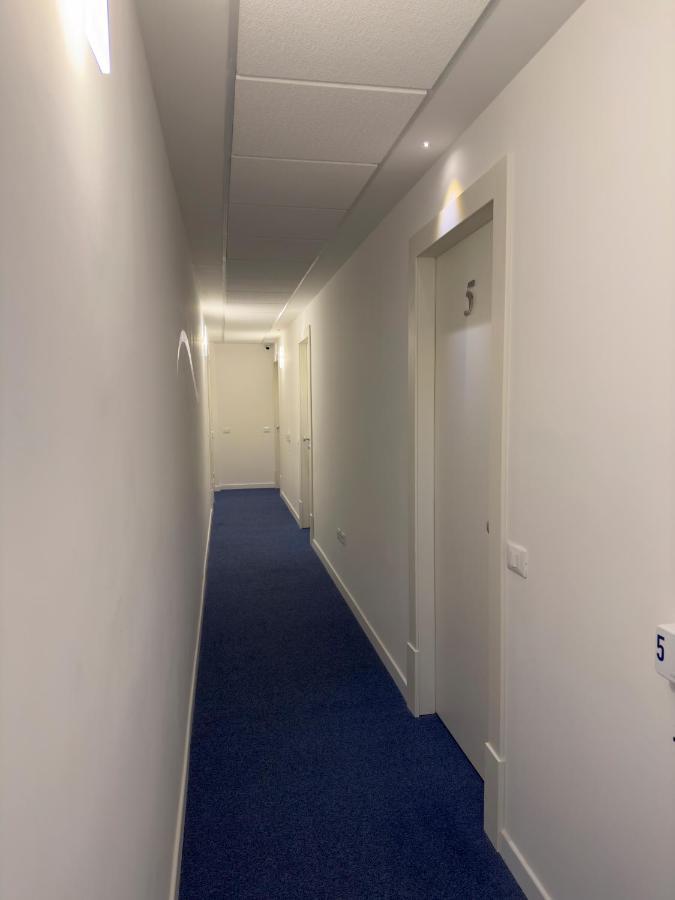 Hotel Smart Cruise チビタベッキア エクステリア 写真