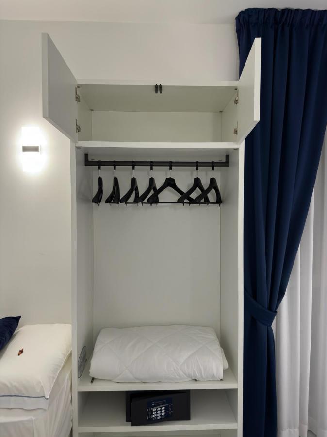 Hotel Smart Cruise チビタベッキア エクステリア 写真